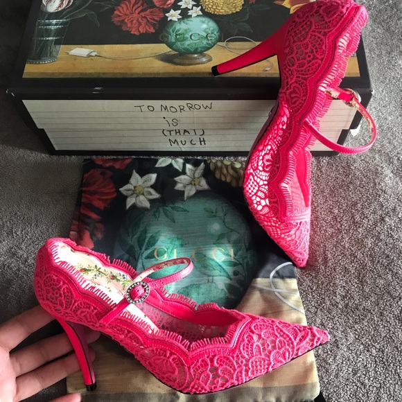 Gucci Virginia Lace Pumps - Picture 5 of 5